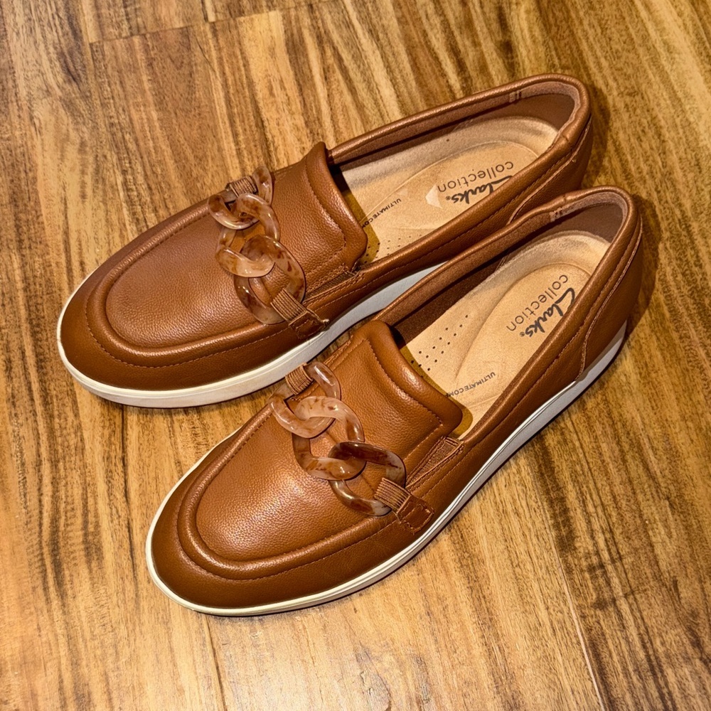 Clarks womens 10 Brown tan Loafers Slip On Chain zylah may leather platform flat